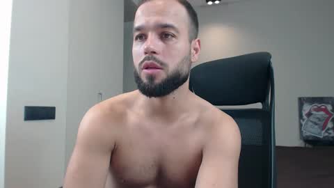 Snapshot of sandro_best chatting on 12.04.25 DeAlex online show from 12.04.25