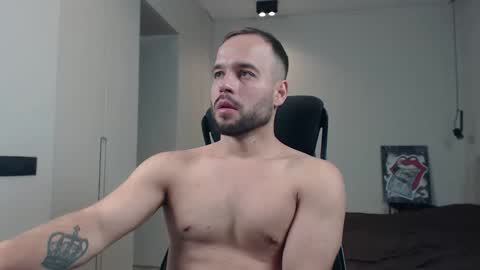 Snapshot of sandro_best chatting on 12.14.25 DeAlex online show from 12.14.25