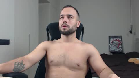 Snapshot of sandro_best chatting on 12.17.25 DeAlex online show from 12.17.25