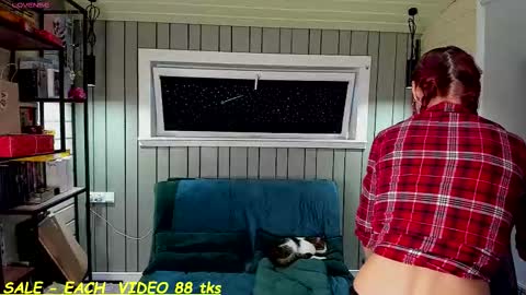 Snapshot of sandy_chris chatting on 12.17.25 Sandy and Chris online show from 12.17.25