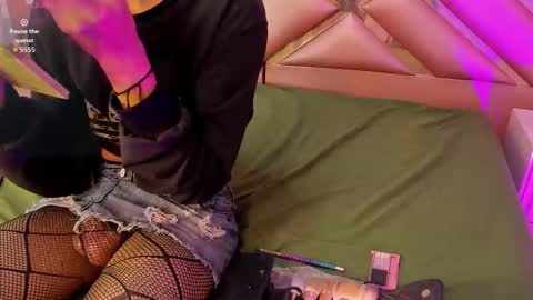 Sandy Houston  online show from 02.13.26