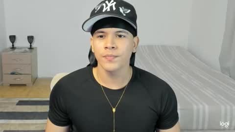Snapshot of sant_wahlberg chatting on 05.09.26 Sant online show from 05.09.26