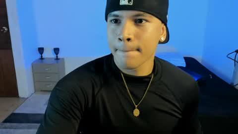 Snapshot of sant_wahlberg chatting on 06.12.26 Sant online show from 06.12.26