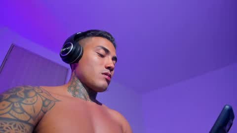 Snapshot of santi__ferrer chatting on 05.17.26 Santi Ferrer online show from 05.17.26