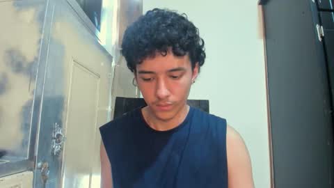 santi_twink19 online show from 11.11.25