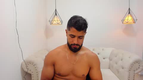 santiago_huntt online show from 12.05.24