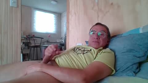 Snapshot of santiago_n chatting on 06.15.26 santiago_n online show from 06.15.26