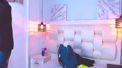 Santiiiiii  online show from 04.04.26