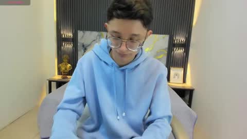 santiago_russo18 online show from 09.12.25