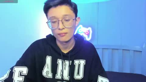 santiago_russo18 online show from 10.02.25