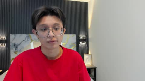 santiago_russo18 online show from 11.23.25