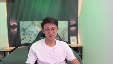 santiago_russo18 online show from 01.31.26