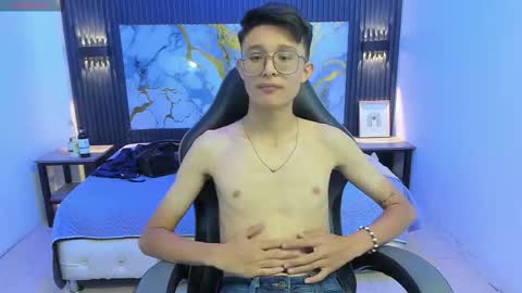 santiago_russo18 online show from 02.07.26