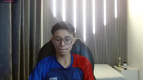 santiago_russo18 online show from 02.20.26