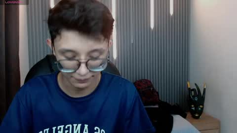 santiago_russo18 online show from 04.19.26