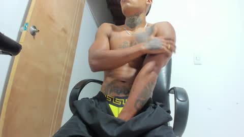 Snapshot of santiagogtx chatting on 01.25.25 Santiago online show from 01.25.25