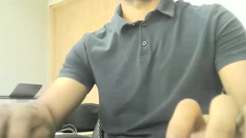 Snapshot of santiagooficial18 chatting on 01.10.25 Santiago online show from 01.10.25