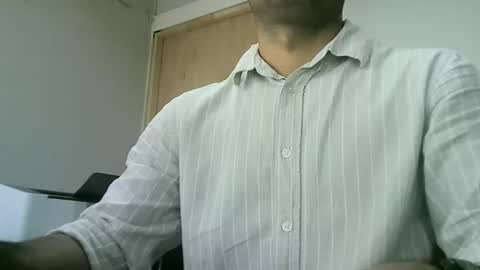 Snapshot of santiagooficial18 chatting on 02.10.25 Santiago online show from 02.10.25