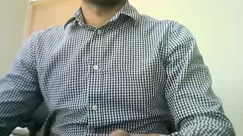 Snapshot of santiagooficial18 chatting on 02.20.25 Santiago online show from 02.20.25