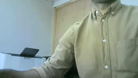 Snapshot of santiagooficial18 chatting on 03.10.25 Santiago online show from 03.10.25