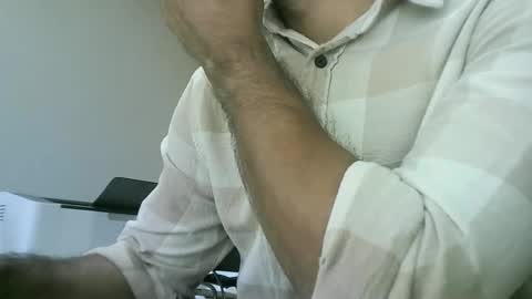 Snapshot of santiagooficial18 chatting on 03.12.25 Santiago online show from 03.12.25