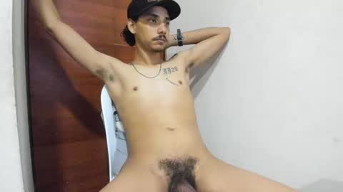 Snapshot of santiagoxxxtreme_ chatting on 12.15.24 Santiago online show from 12.15.24