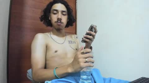 Snapshot of santiagoxxxtreme_ chatting on 12.15.24 Santiago online show from 12.15.24