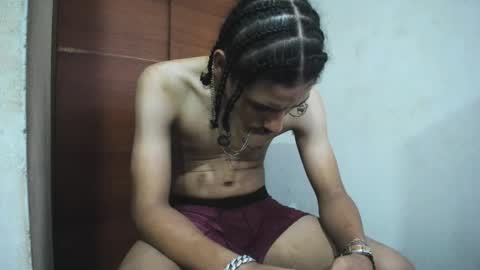 Snapshot of santiagoxxxtreme_ chatting on 12.28.24 Santiago online show from 12.28.24