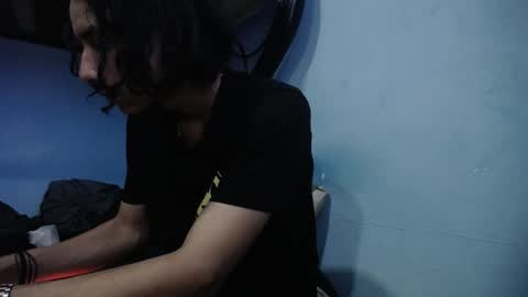 Snapshot of santiagoxxxtreme_ chatting on 02.10.25 Santiago online show from 02.10.25