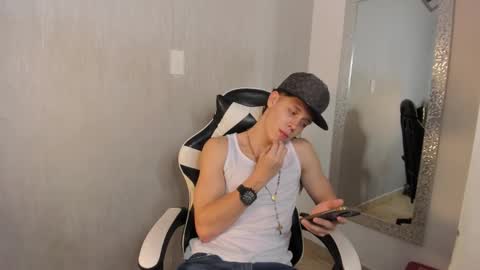 Julius Novachrono  online show from 10.25.25