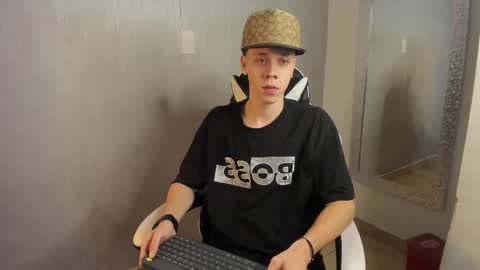 Julius Novachrono  online show from 11.03.25