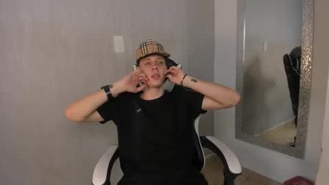 Julius Novachrono  online show from 11.04.25