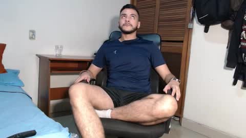 Snapshot of santiexxx chatting on 10.14.25 santiexxx online show from 10.14.25