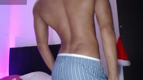 Snapshot of santinaugthy chatting on 12.14.25 santi online show from 12.14.25