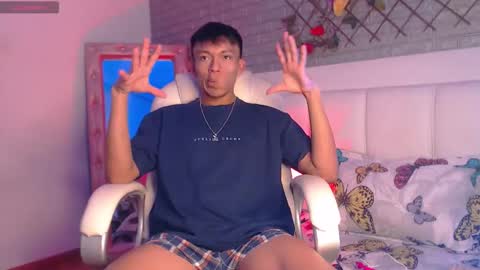 Snapshot of santinaugthy chatting on 12.16.25 santi online show from 12.16.25