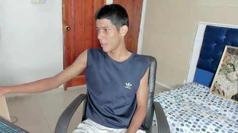Snapshot of santos_desire chatting on 11.13.25 santos_desire online show from 11.13.25