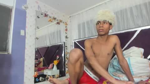 Snapshot of santy_bigcock_01 chatting on 12.23.25 santy online show from 12.23.25