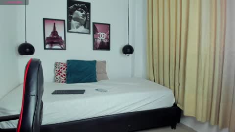 Snapshot of santy_carrington chatting on 12.21.24 Santiago Carrington online show from 12.21.24