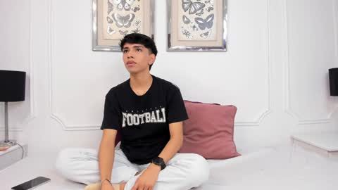 Snapshot of santy_carrington chatting on 12.29.24 Santiago Carrington online show from 12.29.24