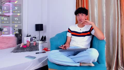 Snapshot of santy_carrington chatting on 02.03.25 Santiago Carrington online show from 02.03.25