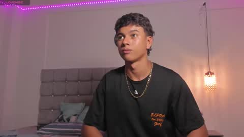 Snapshot of santy_stump chatting on 11.01.25 santy_stump online show from 11.01.25