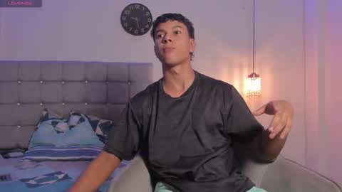 Snapshot of santy_stump chatting on 11.02.25 santy_stump online show from 11.02.25