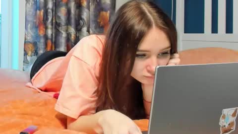 Snapshot of santythousand chatting on 12.15.25 santythousand online show from 12.15.25