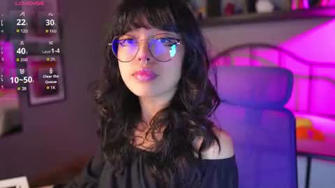 Snapshot of saphyralux chatting on 07.14.26 saphyralux online show from 07.14.26