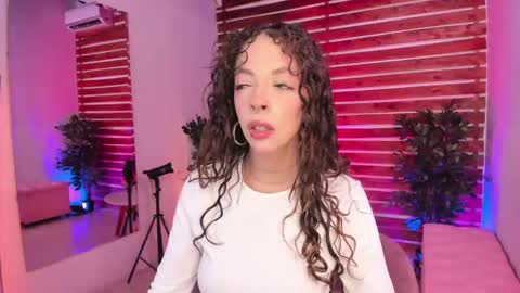 Snapshot of sapphire_venus chatting on 10.06.25 Valerin online show from 10.06.25