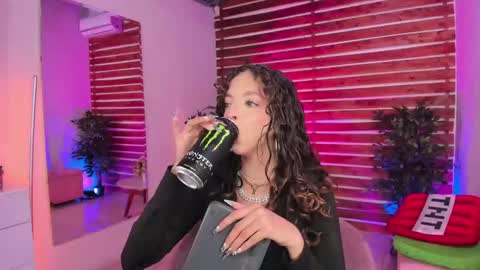 Snapshot of sapphire_venus chatting on 10.07.25 Valerin online show from 10.07.25