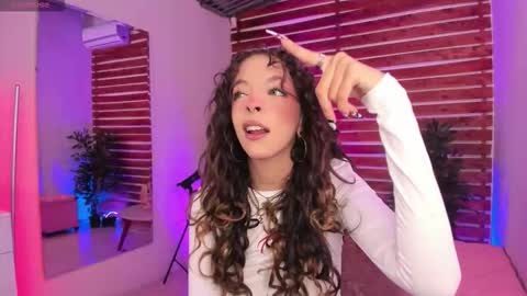 Snapshot of sapphire_venus chatting on 11.05.25 Valerin online show from 11.05.25