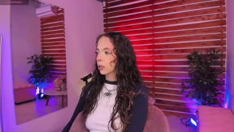 Snapshot of sapphire_venus chatting on 11.12.25 Valerin online show from 11.12.25