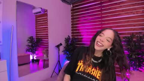 Snapshot of sapphire_venus chatting on 11.29.25 Valerin online show from 11.29.25