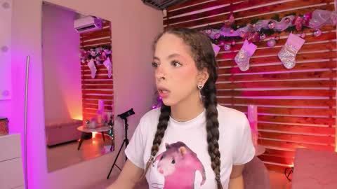 Snapshot of sapphire_venus chatting on 12.14.25 Valerin online show from 12.14.25